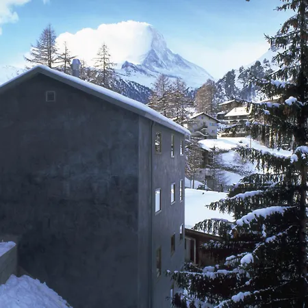 Youth Hostel *