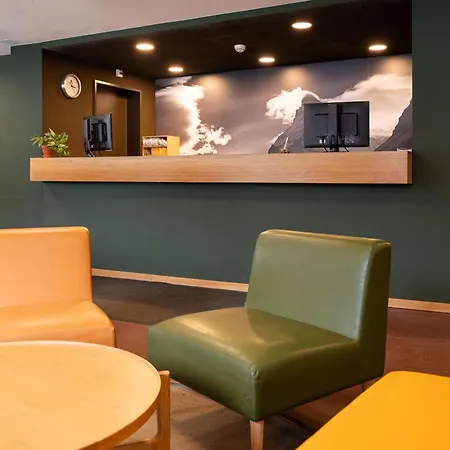 אכסניה Youth צרמט