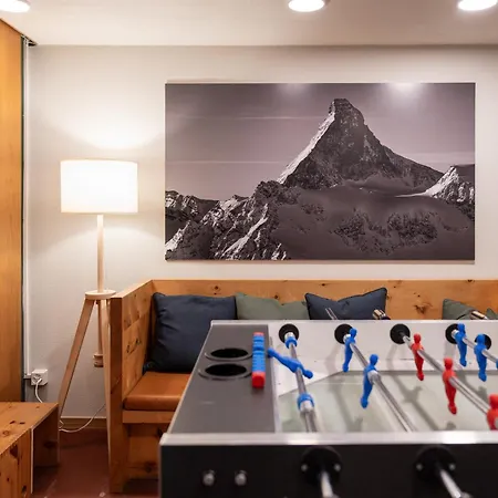 Youth Hostel *