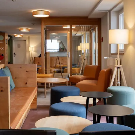 采尔马特青年旅舍 *