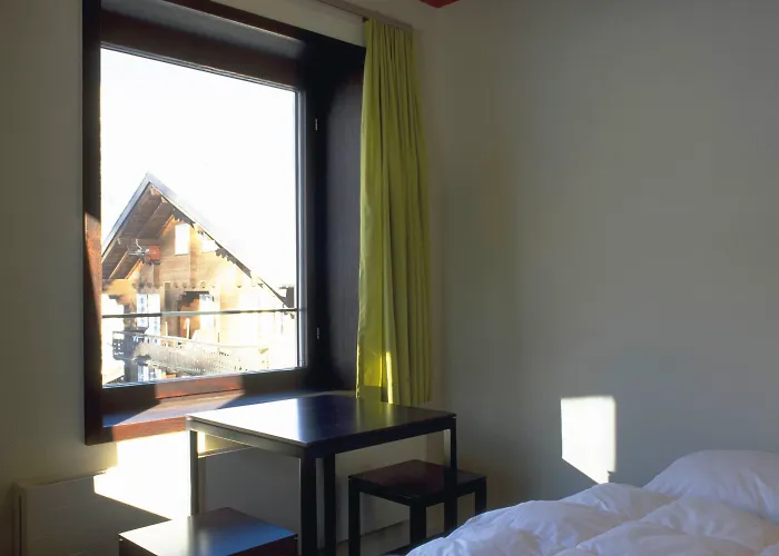 采尔马特青年旅舍 *