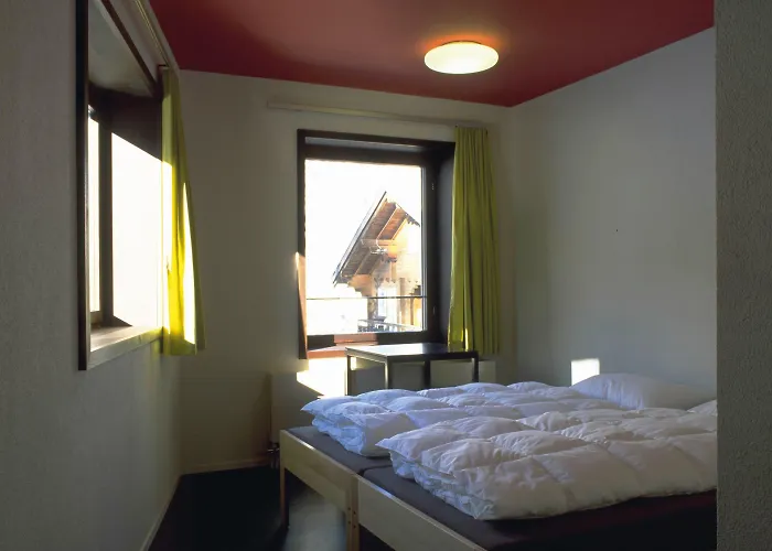 采尔马特青年旅舍 *