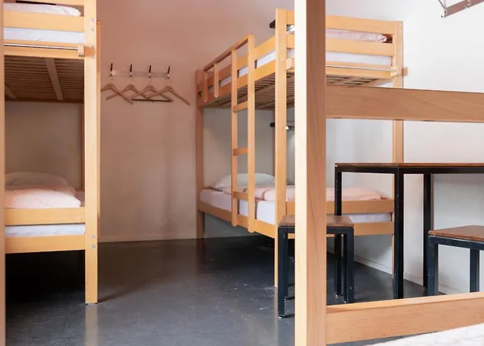 采尔马特青年旅舍 旅馆 *